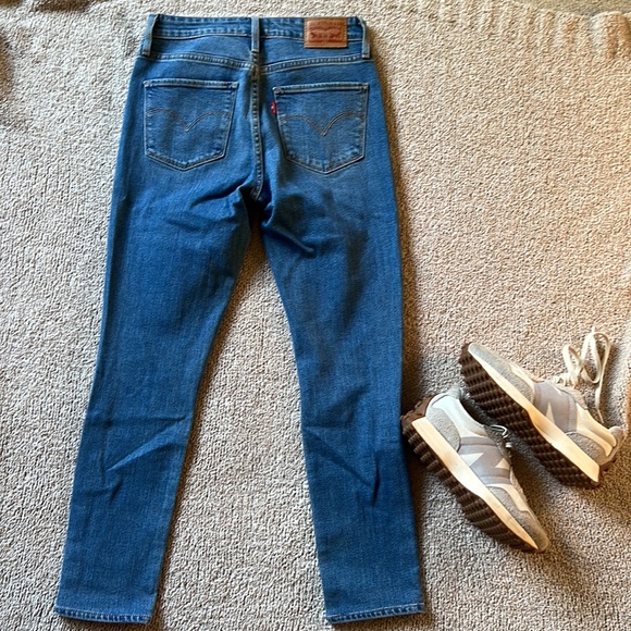 Levi’s 721 High Rise - Picture 5 of 6